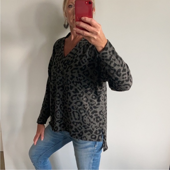 Long Sleeve Animal Print Tunic Top - Picture 3 of 7
